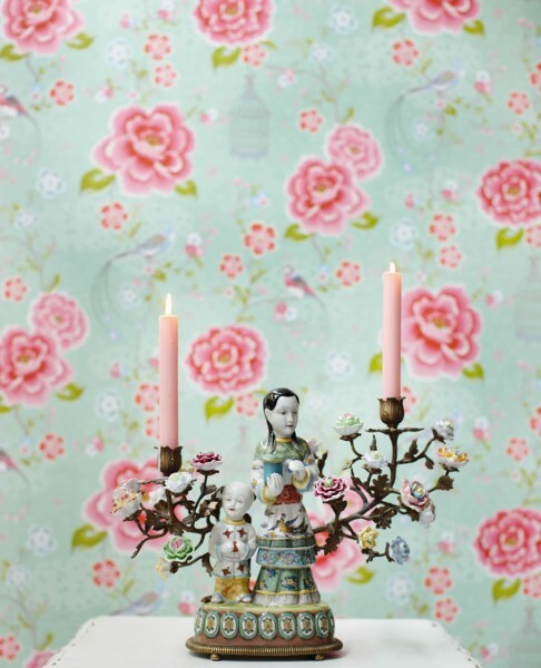 Wallpaper non-woven pale green large flowers Pip Studio 5 300162